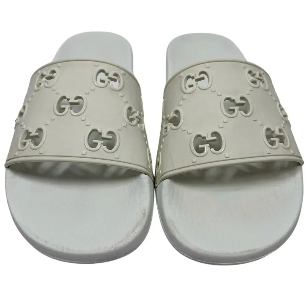 Gucci Rubber GG Monogram Slide Sandals in white rubber, water-resistant, size 8 - Picture 4 of 9